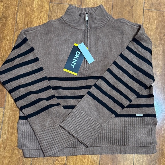 Dkny Sweaters - DKNY womenTan and Black Zip-Up Sweater